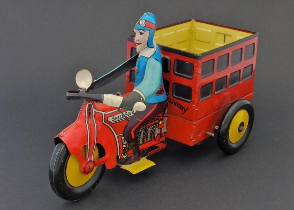 1933: Marx wind-up toys